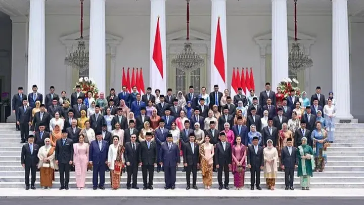 busana kebaya istri pejabat