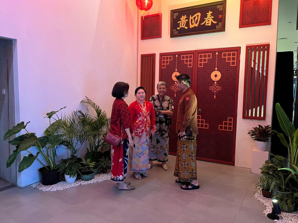 generasi ketiga batik oey soe tjoen